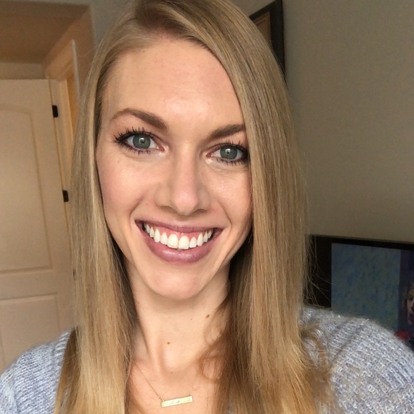 Meet your Posher, Courtney - Picture 1 of 2